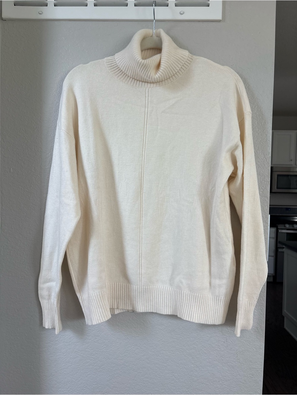 Women’s One Size Oversized Cream Turtleneck Sweater Sunny Studio EUC